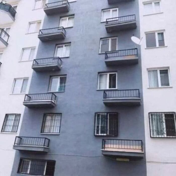 “Another Satisfied Client”: 30 Funny Times People Didn’t Even Try To Do Their Job Right