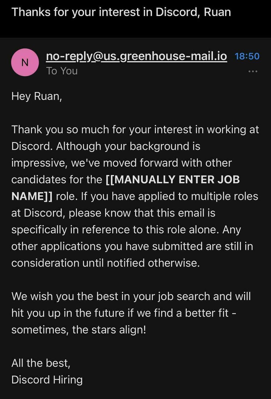 Correo de rechazo de empleo de Discord con error al olvidar ingresar el nombre del trabajo en el mensaje automatizado.