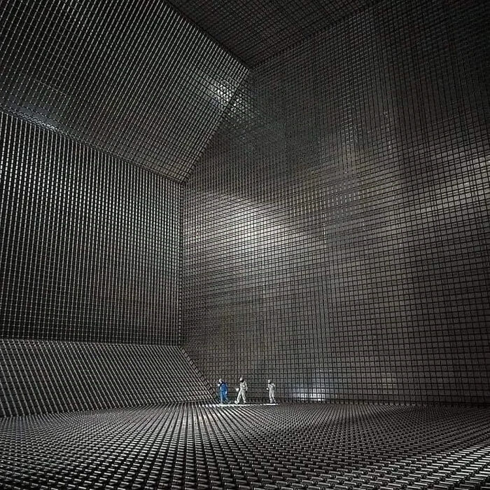 El interior de un carguero de GNL
