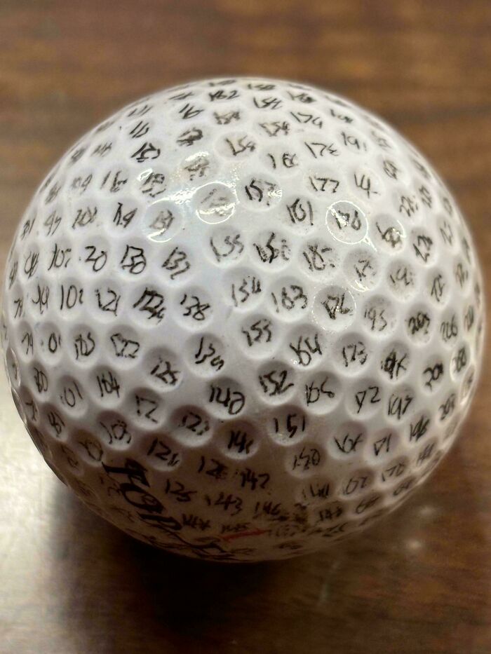 De pequeño me dediqué a numerar las hendiduras de una pelota de golf