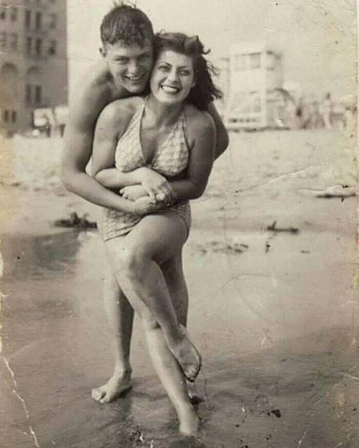 Joven pareja en los años 40