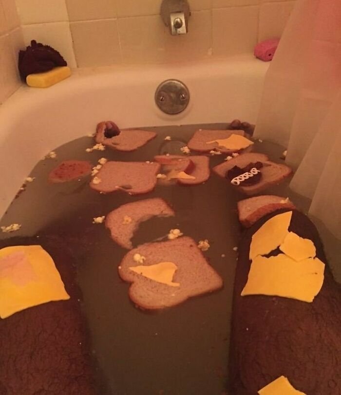 35 Times Reality Took A Dark, Hilarious Twist, Only To Be Encapsulated In Bizarre Pics