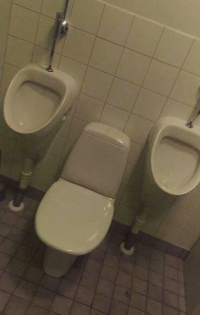 “Another Satisfied Client”: 30 Funny Times People Didn’t Even Try To Do Their Job Right