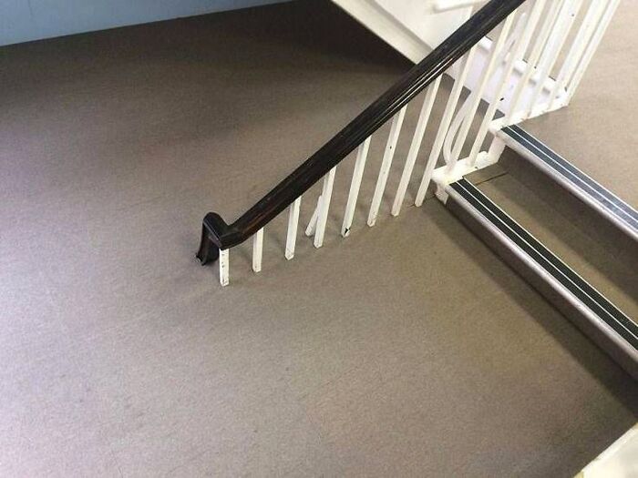“Another Satisfied Client”: 30 Funny Times People Didn’t Even Try To Do Their Job Right