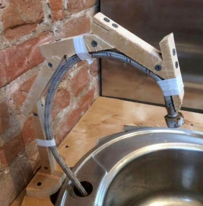 “Another Satisfied Client”: 30 Funny Times People Didn’t Even Try To Do Their Job Right