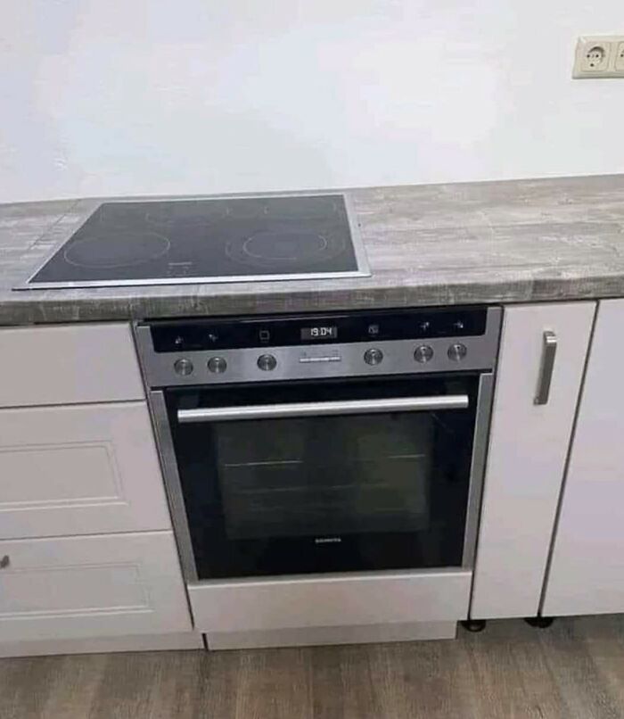 “Another Satisfied Client”: 30 Funny Times People Didn’t Even Try To Do Their Job Right
