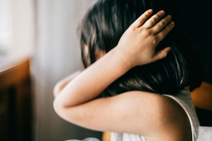 20 Personas revelan el momento en que descubrieron que algo no era normal en su familia