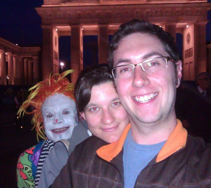 Me estaba haciendo una foto con mi novia en Berlin y de repente...