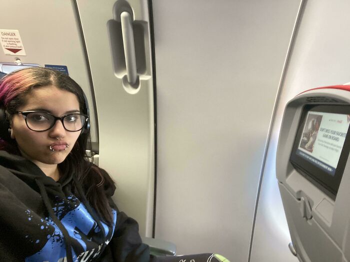 Mi asiento de ventanilla en el avión por el que pagué extra
