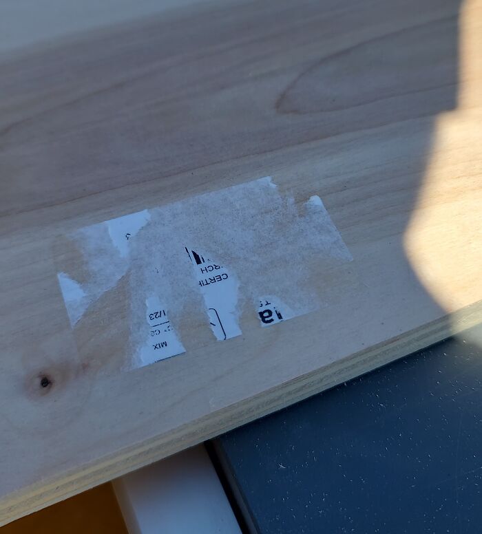 Te odio Home Depot. ¿Qué tan difícil es hacer etiquetas que no se rompan cuando tratas de sacarlas? 