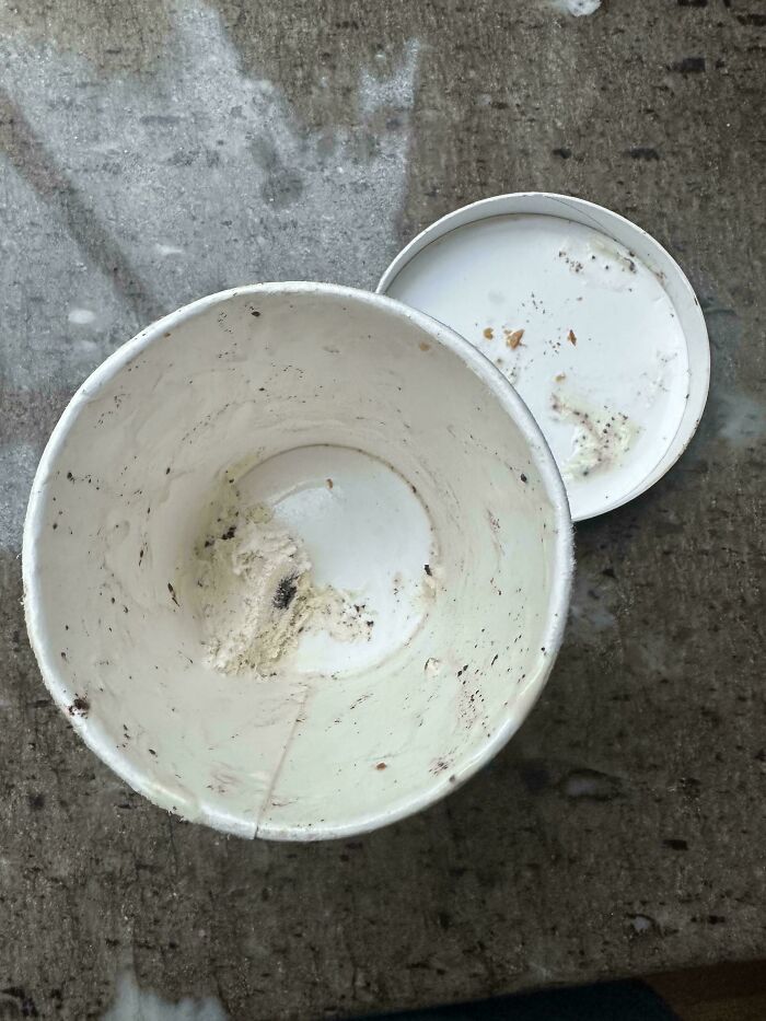 Fui a por helado y mi novio me dejó esto. En caso de que « necesitara un poquito pero no quisiera un montón de helado».