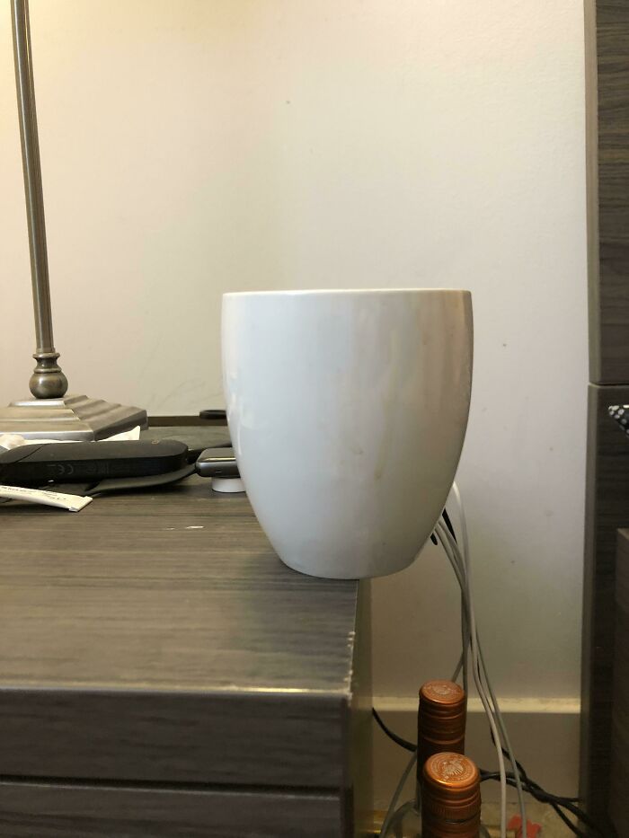 Así deja mi novio su taza de café cada mañana