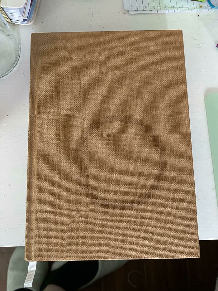 Ayer mi novio usó mi agenda nueva como posavasos