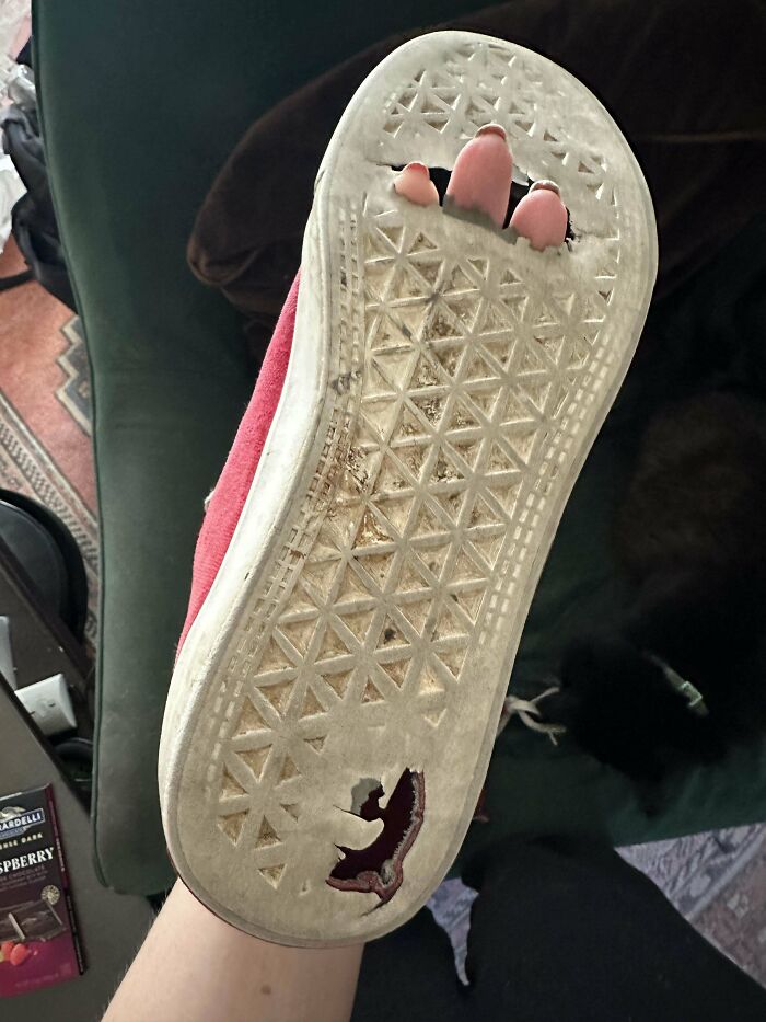 ¿Están realmente bien aún? Mi novio piensa que estos zapatos están bien. Los lleva al trabajo, por la ciudad.
