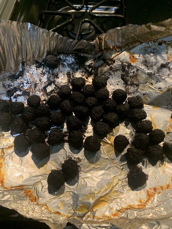 Llegué a casa y estaba todo lleno de humo y mi novio dormido en el sofá. Ni siquiera estoy segura de lo que eran