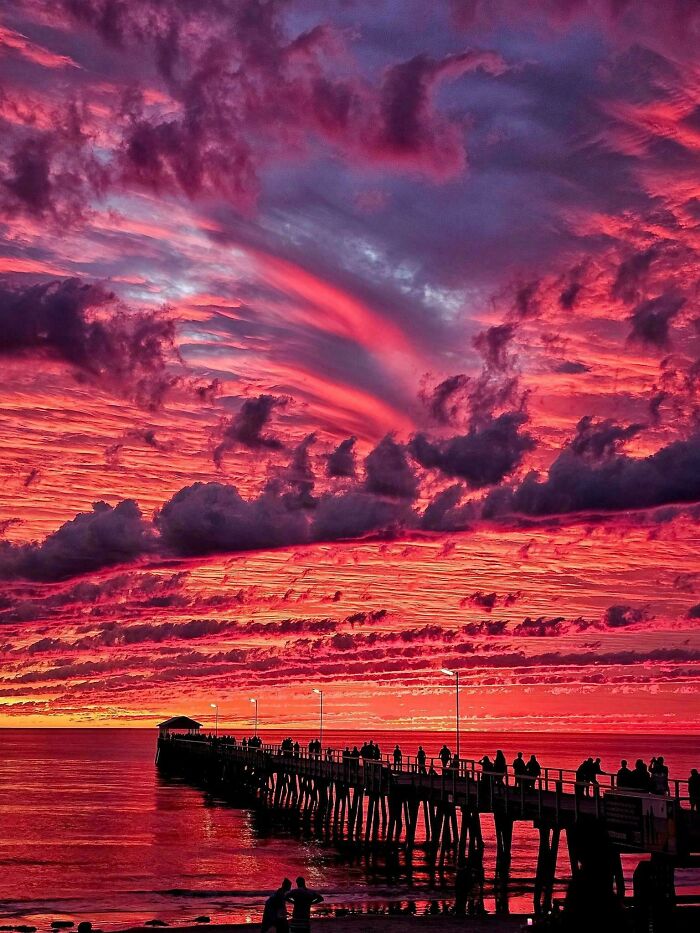 Atardecer en la playa Henley, en Australia Meridional, el 24/08/24