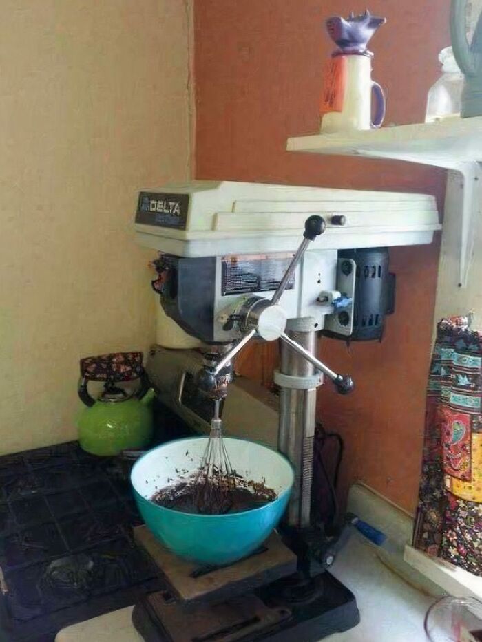 Un amigo me envió esto. Una prensa de taladro con doble función