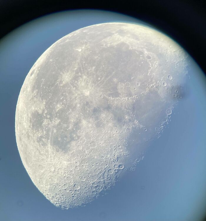 Tomé esta foto de la Luna con un telescopio impreso en 3D y mi teléfono inteligente