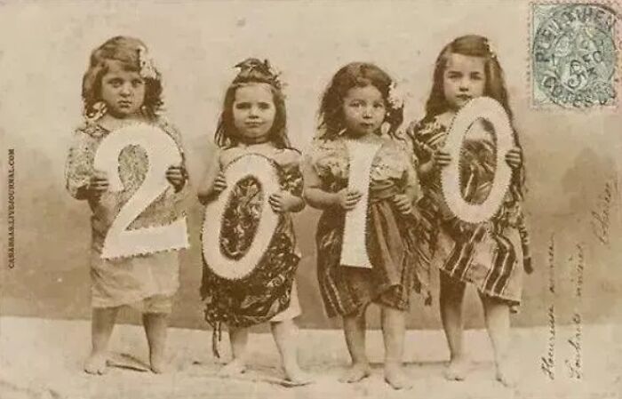 En 1910, en Nueva York, Estados Unidos, un fotógrafo tomó una foto de cuatro niñas. Bendiciones para la gente dentro de cien años