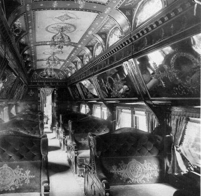 Interior de un vagón de ferrocarril fabricado por la Pullman Company, década de 1890
