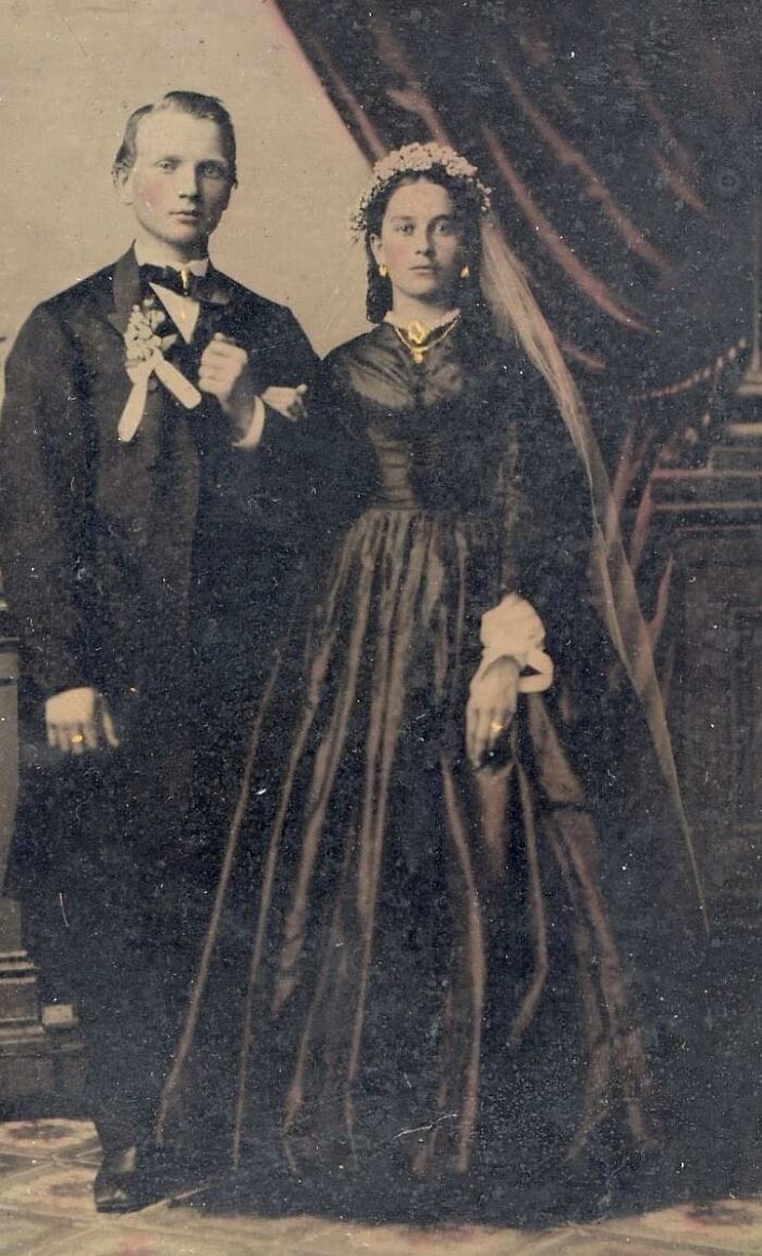 Estos novios fueron fotografiados en la década de 1860
