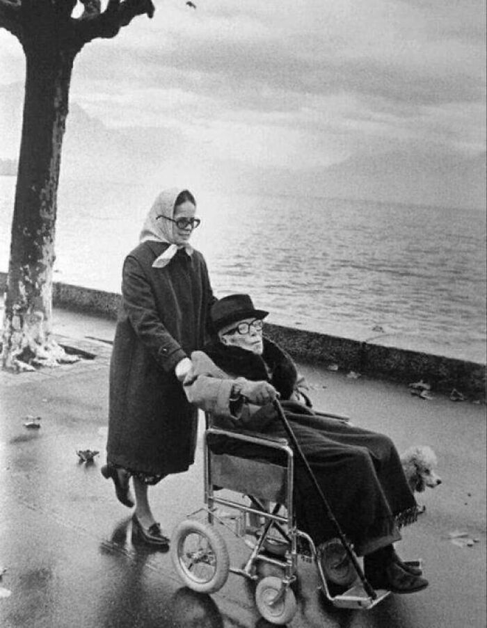 Una de las últimas fotos de Charlie Chaplin tomada en 1977