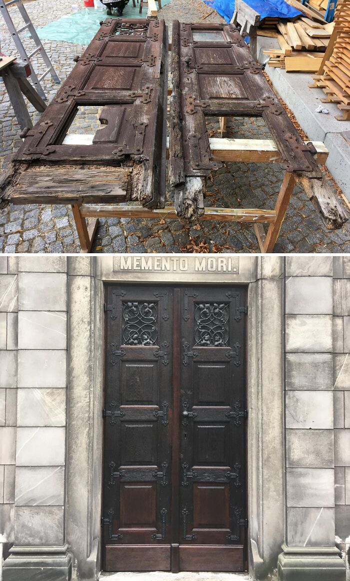 Puertas centenarias de un mausoleo