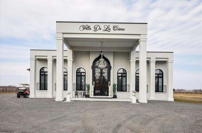 Casa ridícula a la venta cerca de las cataratas del Niágara