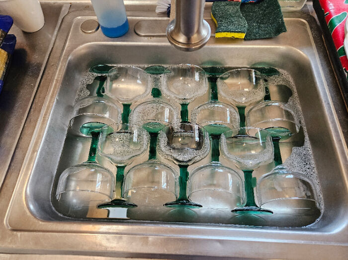Los vasos de margarita en el fregadero