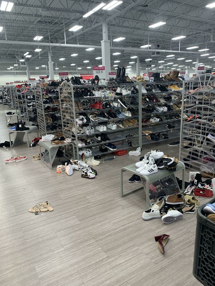 Fui a comprar zapatos y parece que nadie se porta con decencia