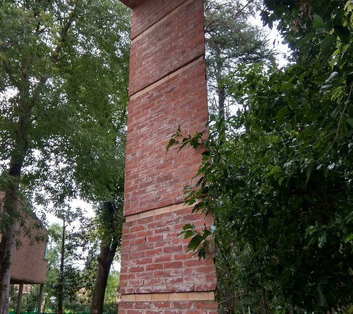 Esta pared parece haber perdido una dimensión