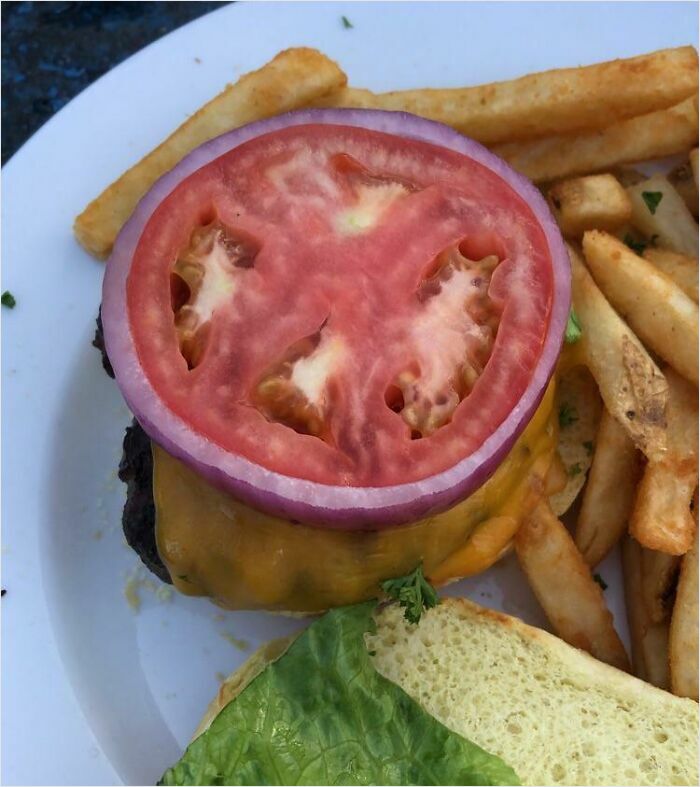Tomate encaja en cebolla