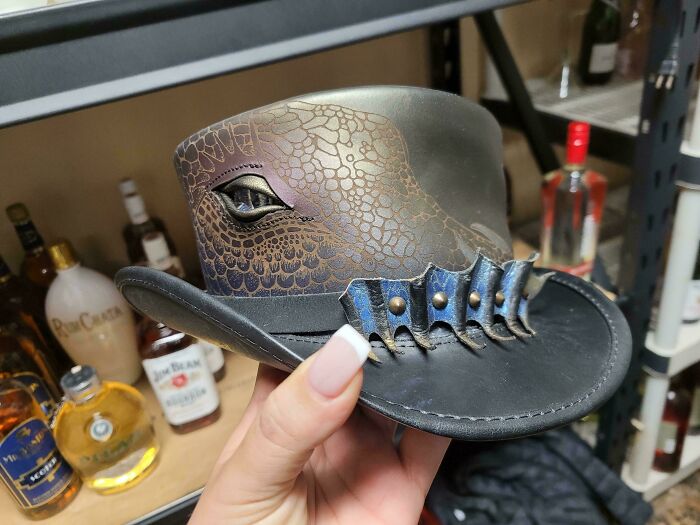 Alguien se dejó este sombrero en el bar