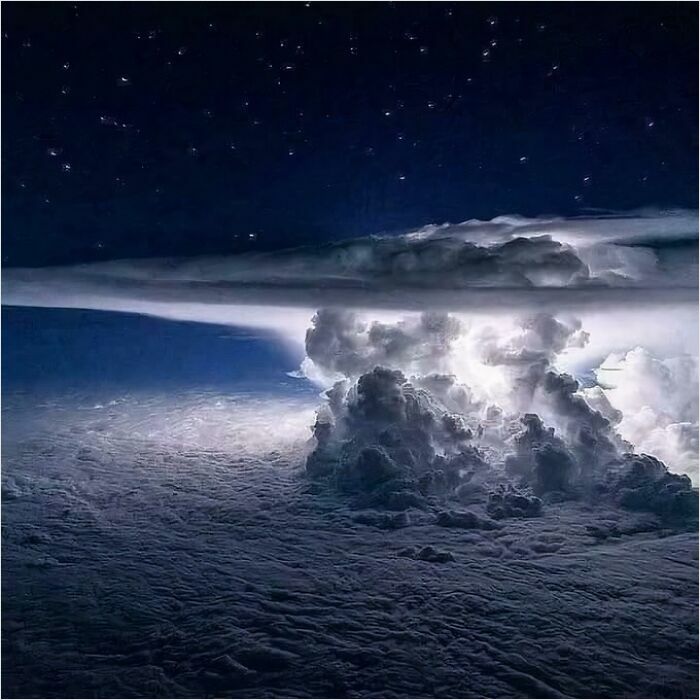 Tormenta eléctrica sobre Panamá. Fotografía tomada a 37.000 pies por Santiago Borja
