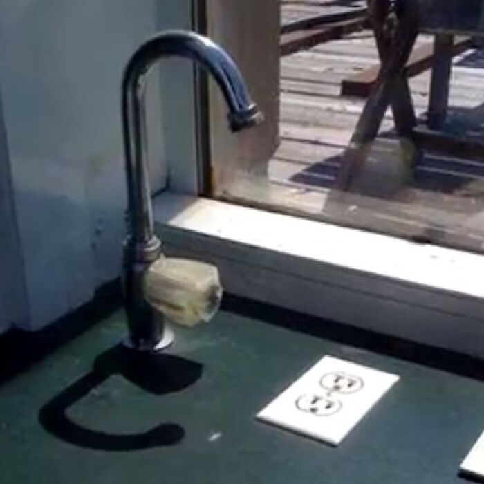 30 Funny Fails From Workers Who Live By The “Not My Job” Philosophy