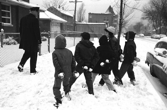 Agente de policía ignorante del peligro inminente, 1959
