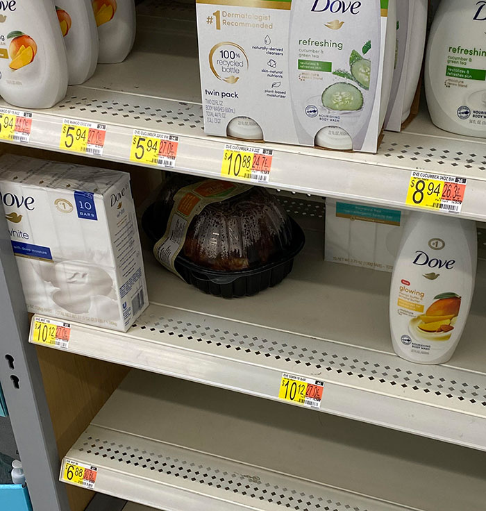 Esa gente que deja comida perecedera donde no debe en el supermercado