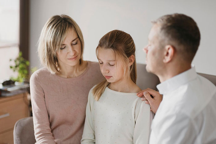 30 Señales de alarma que dicen «malos padres» a gritos