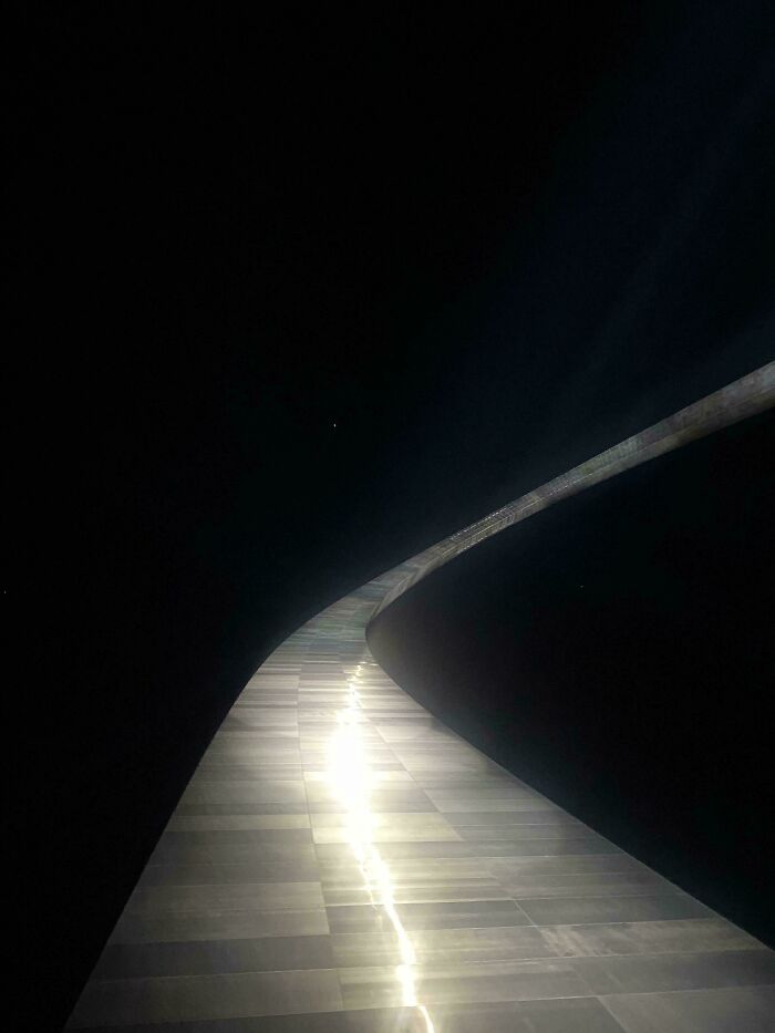 La foto que tomé del Arco de San Luis parece una estación espacial futurista