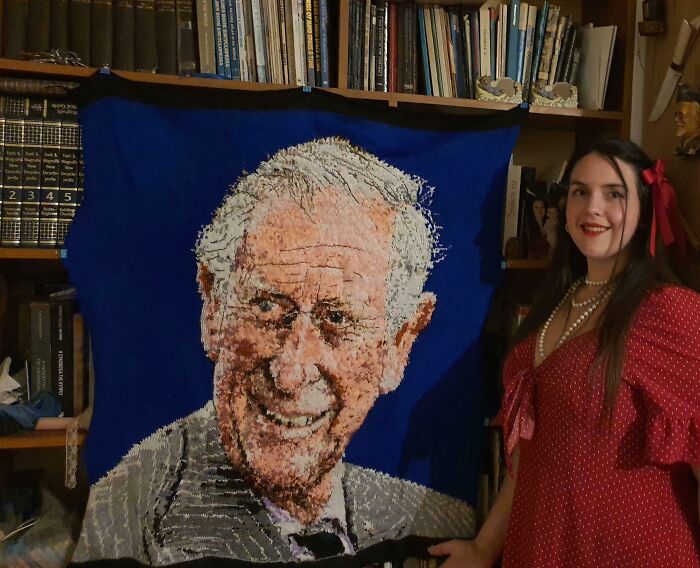Retrato tejido a mano del rey Carlos. Le llevó más de un año