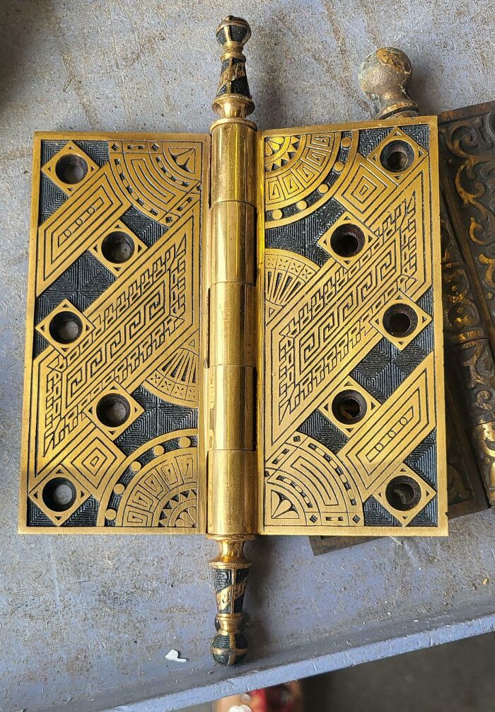Esta bisagra de puerta Art Deco