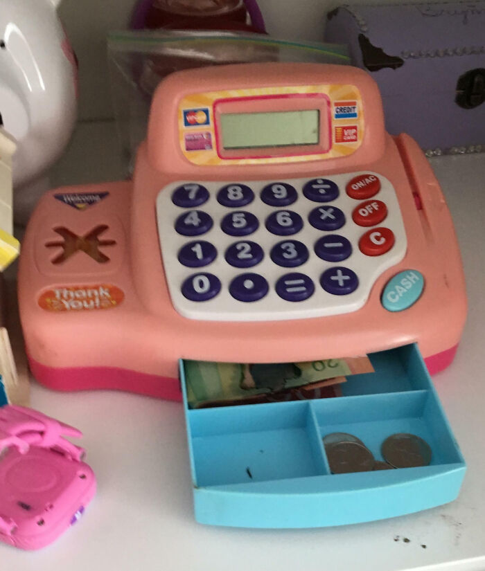 Pensé que había perdido 350 dólares y tres meses después los encontré en la habitación de mi hija de cuatro años.