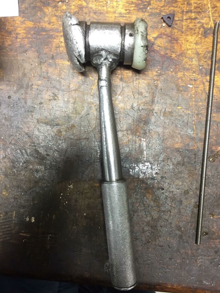 Llevo 20 años usando el mismo martillo doméstico. Este es su aspecto actual
