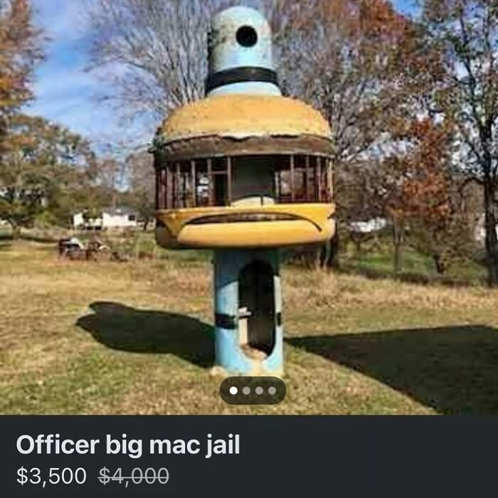 Estructura rara en forma de Big Mac a la venta en Facebook Marketplace, una de las cosas raras encontradas online.