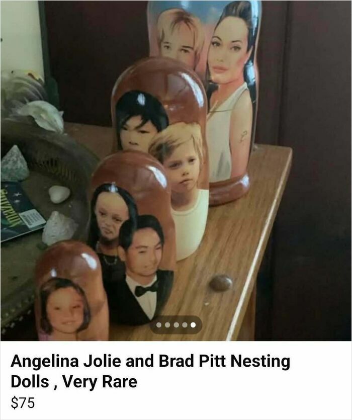 Muñecas rusas raras con caras pintadas, objeto extraño encontrado a la venta en Facebook Marketplace.