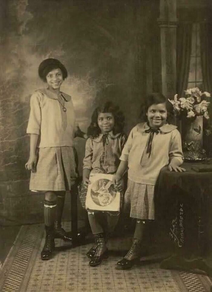 Foto de 3 hermanas hace unos 100 años