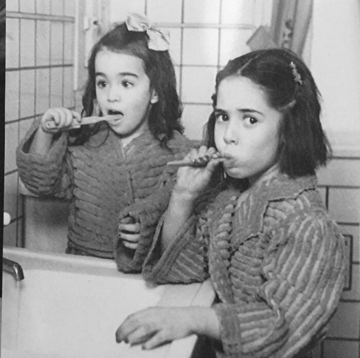 Mi abuela y mi tía abuela de niñas (años 40 o finales de los 30)