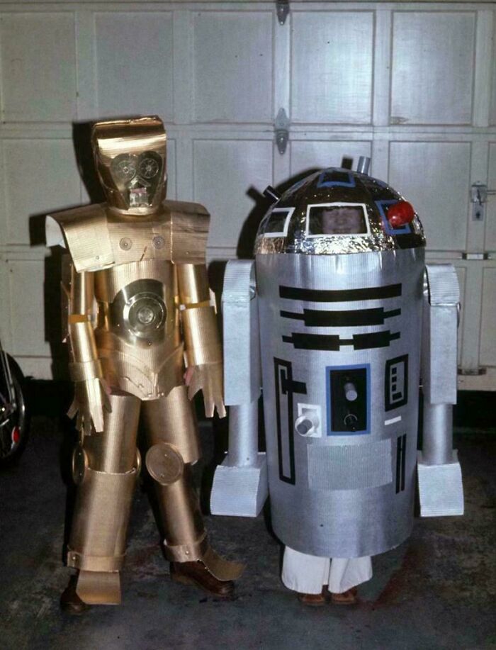 Halloween 1977: Yo de C-3po, mi hermana de R2-D2. Ganamos el concurso de disfraces de la escuela primaria.