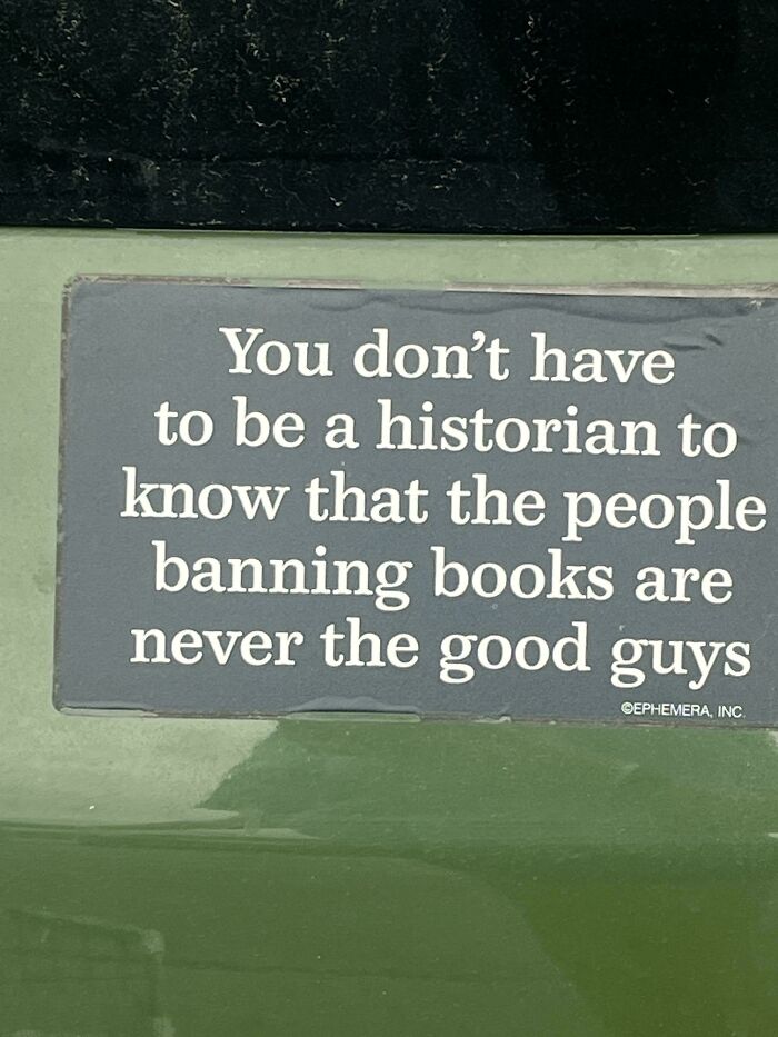 No hay que ser historiador para saber que la gente que prohibe libros nunca son los buenos