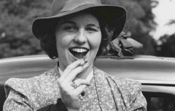 Cuando tenía 23 años, Rosemary Kennedy, la hermana de JFK y RFK, se sometió a una lobotomía forzada ordenada por su padre. La cirugía la dejó incapacitada para el resto de su vida.